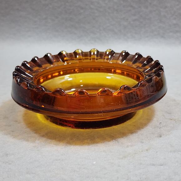 HAROLD'S CLUB Or Bust! Reno Advert Round Ruffled Pedestal Amber Glass Ashtray - Picture 2 of 7